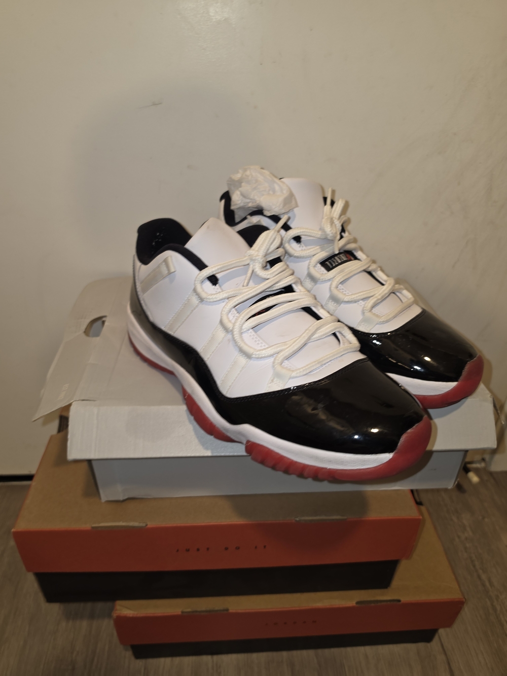 Air Jordan 11 Retro Low 'Concord-Bred'
Air Jordan